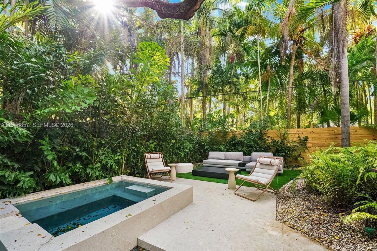 2805 Freeman St, Miami, FL 33133 Photo