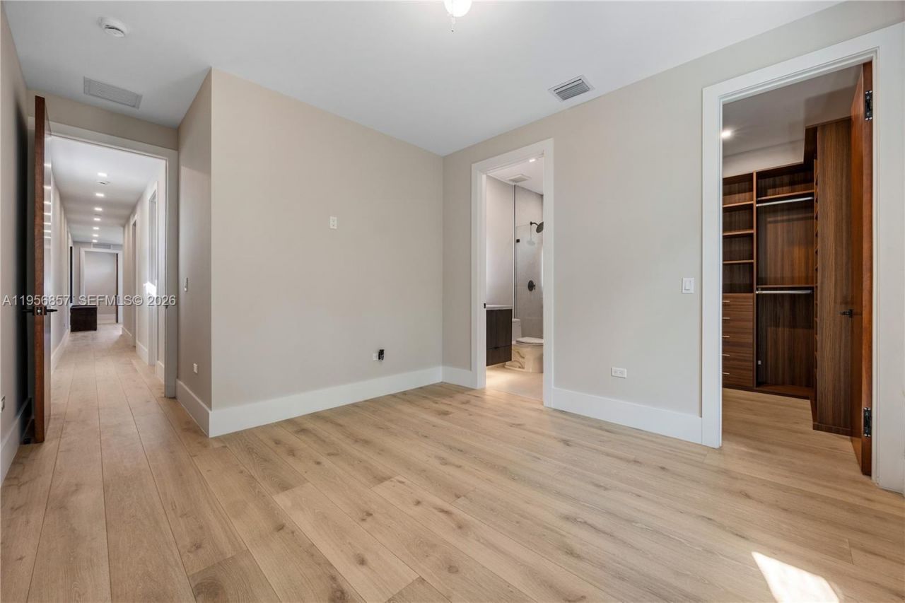 2805 Freeman St, Miami, FL 33133 Photo