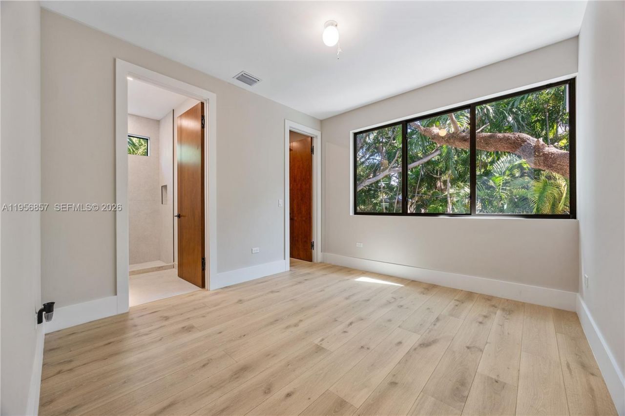 2805 Freeman St, Miami, FL 33133 Photo