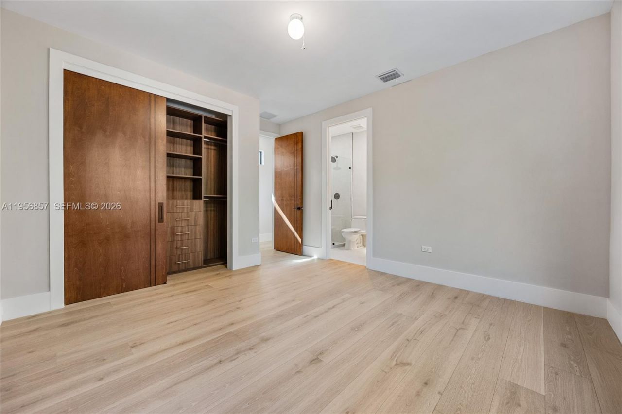 2805 Freeman St, Miami, FL 33133 Photo