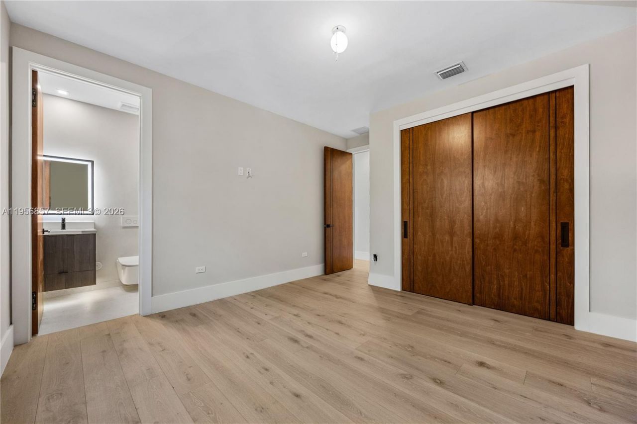 2805 Freeman St, Miami, FL 33133 Photo