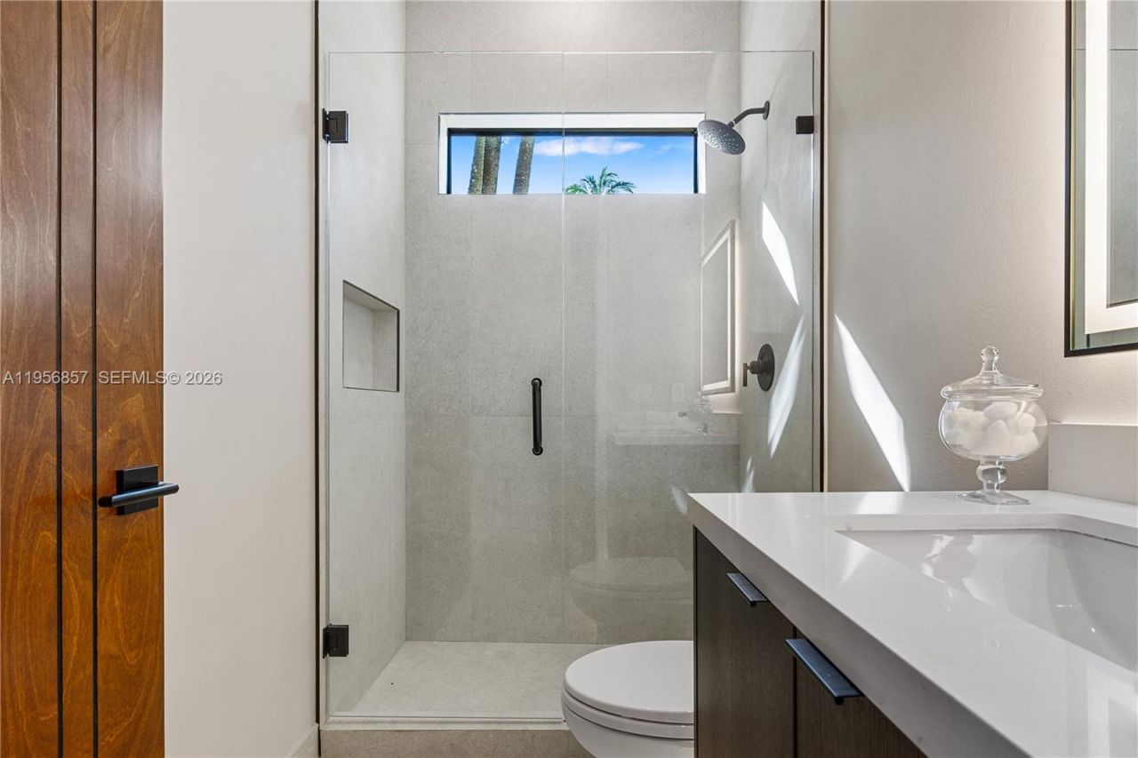 2805 Freeman St, Miami, FL 33133 Photo