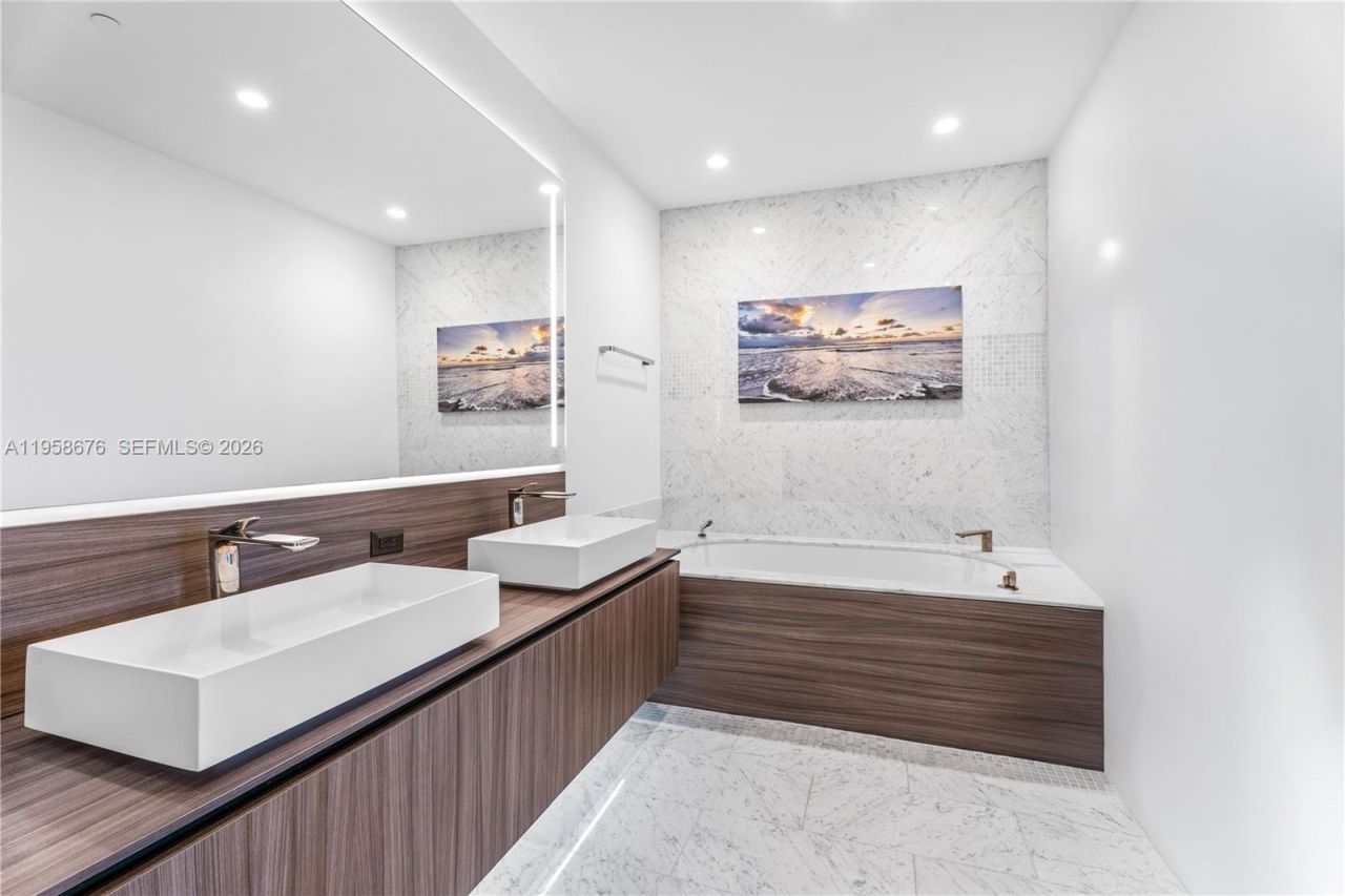 1000 Brickell Plz, Unit PH5408, Miami, FL 33131 Photo