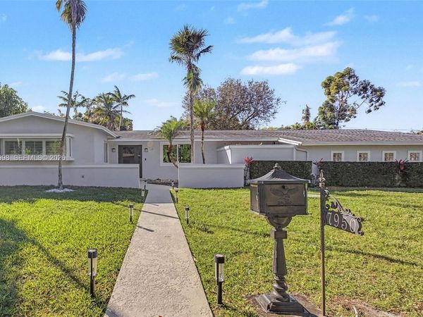 7950 SW 161st St, Palmetto Bay, FL 33157