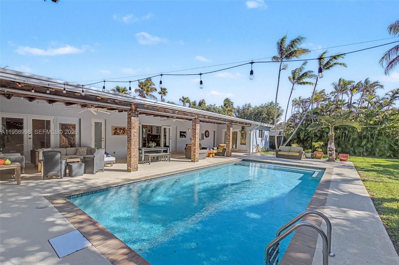 7950 SW 161st St, Palmetto Bay, FL 33157 Photo