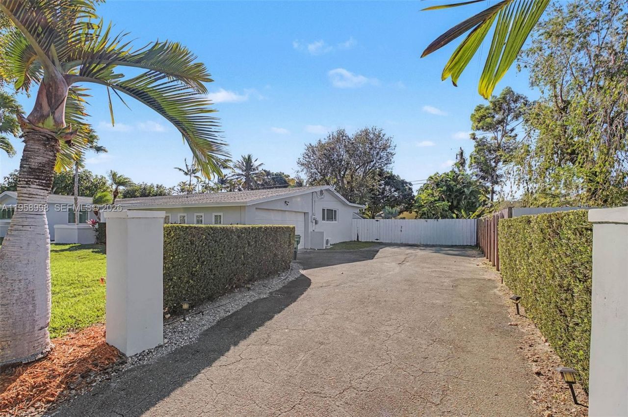 7950 SW 161st St, Palmetto Bay, FL 33157 Photo