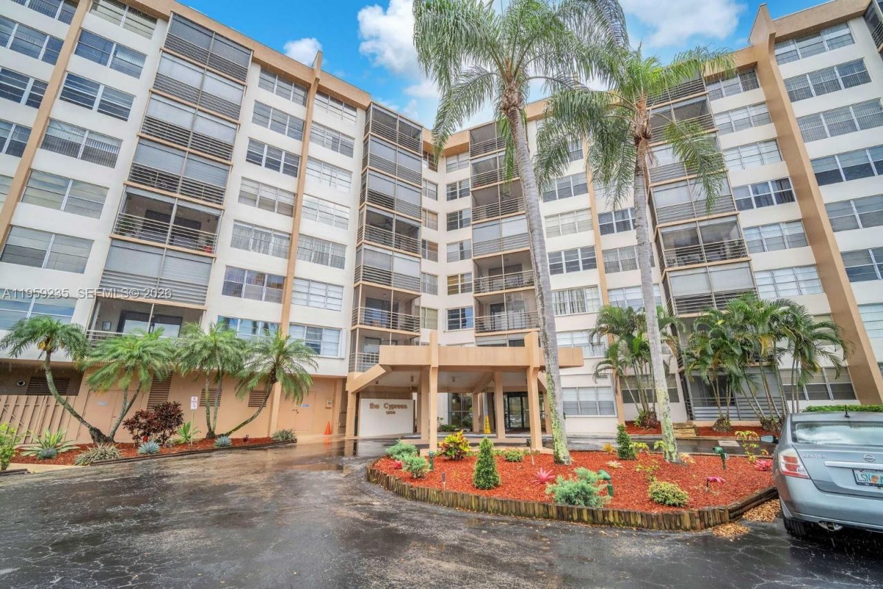 1200 Saint Charles Pl , Unit 419, Pembroke Pines, FL 33026 Photo