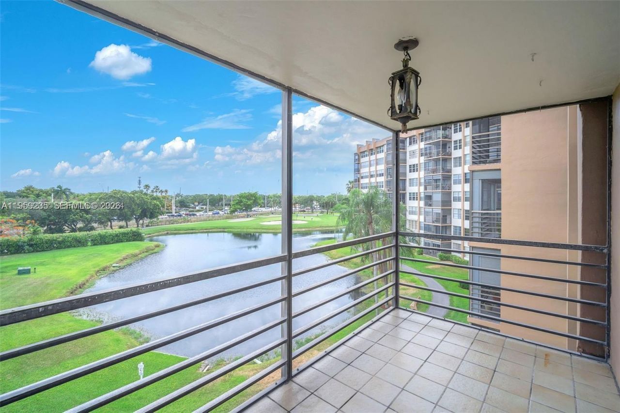 1200 Saint Charles Pl , Unit 419, Pembroke Pines, FL 33026 Photo
