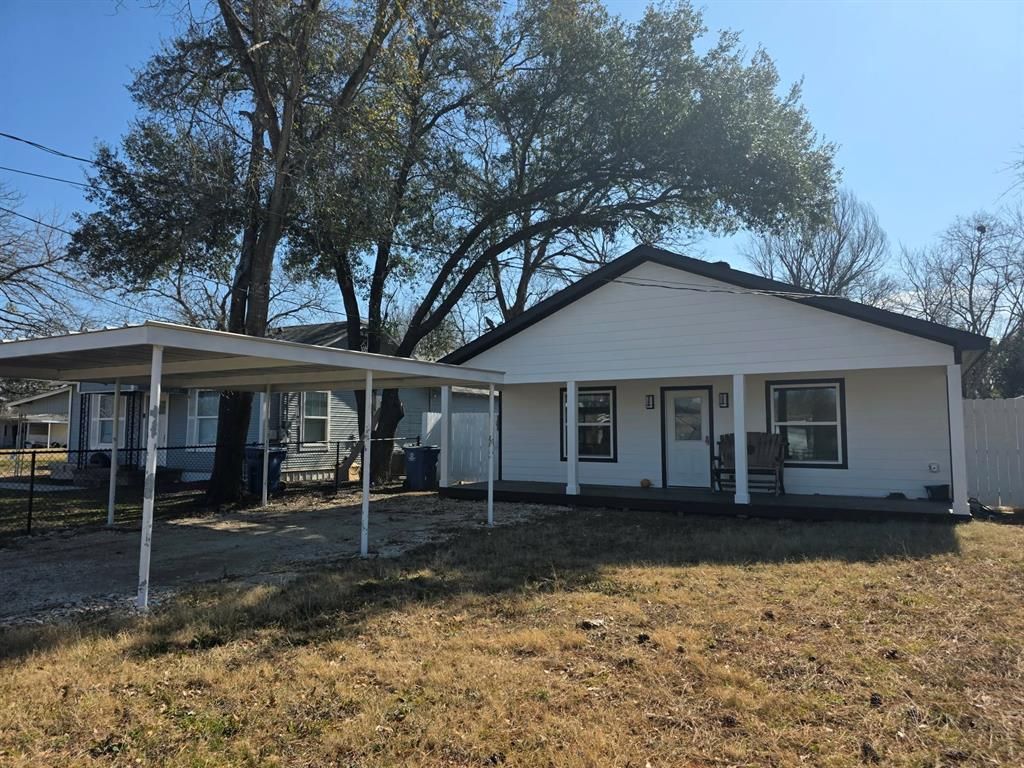 924 E Titus Street, Mexia, TX 76667 Main Photo