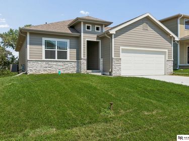 11306 Portage Circle, Papillion, NE 68046