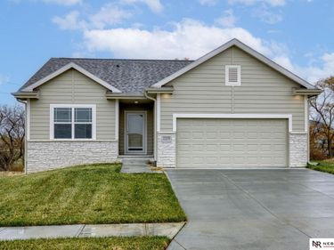 11306 Portage Circle, Papillion, NE 68046