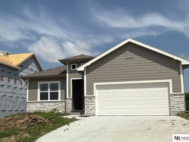 11306 Portage Circle, Papillion, NE 68046