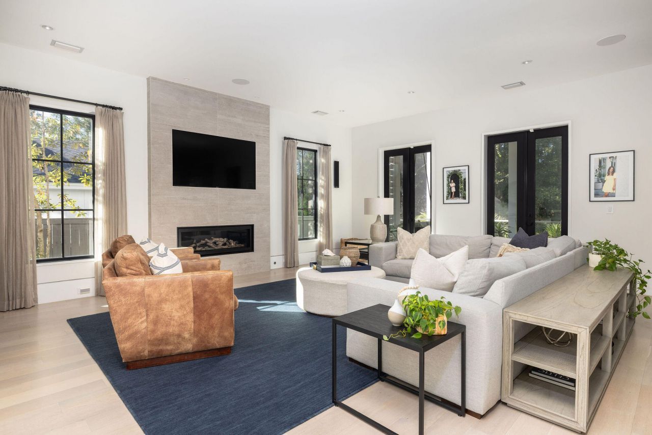 341 Bridgetown Pass Photo 13