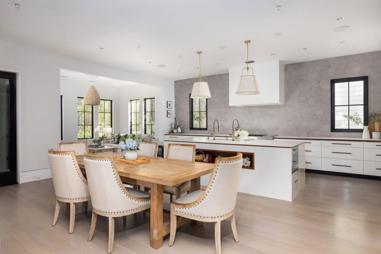 341 Bridgetown Pass Photo 19