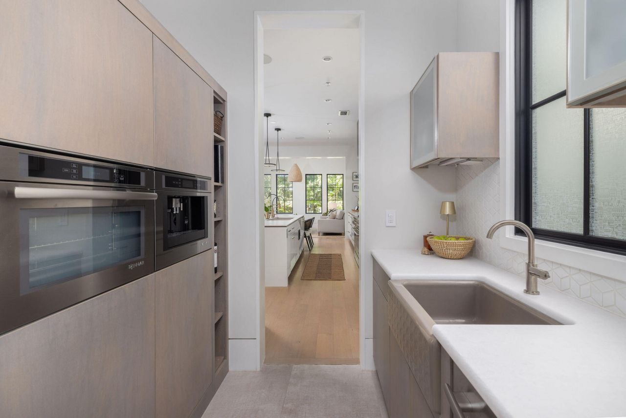 341 Bridgetown Pass Photo 35