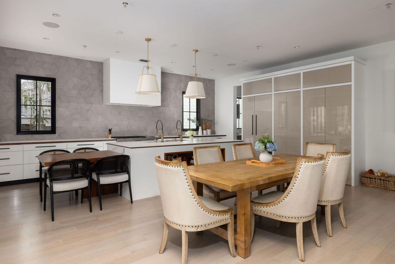 341 Bridgetown Pass Photo 40