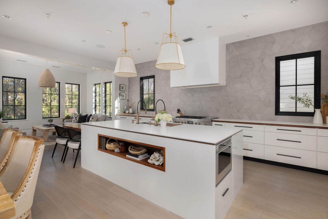 341 Bridgetown Pass Photo 49