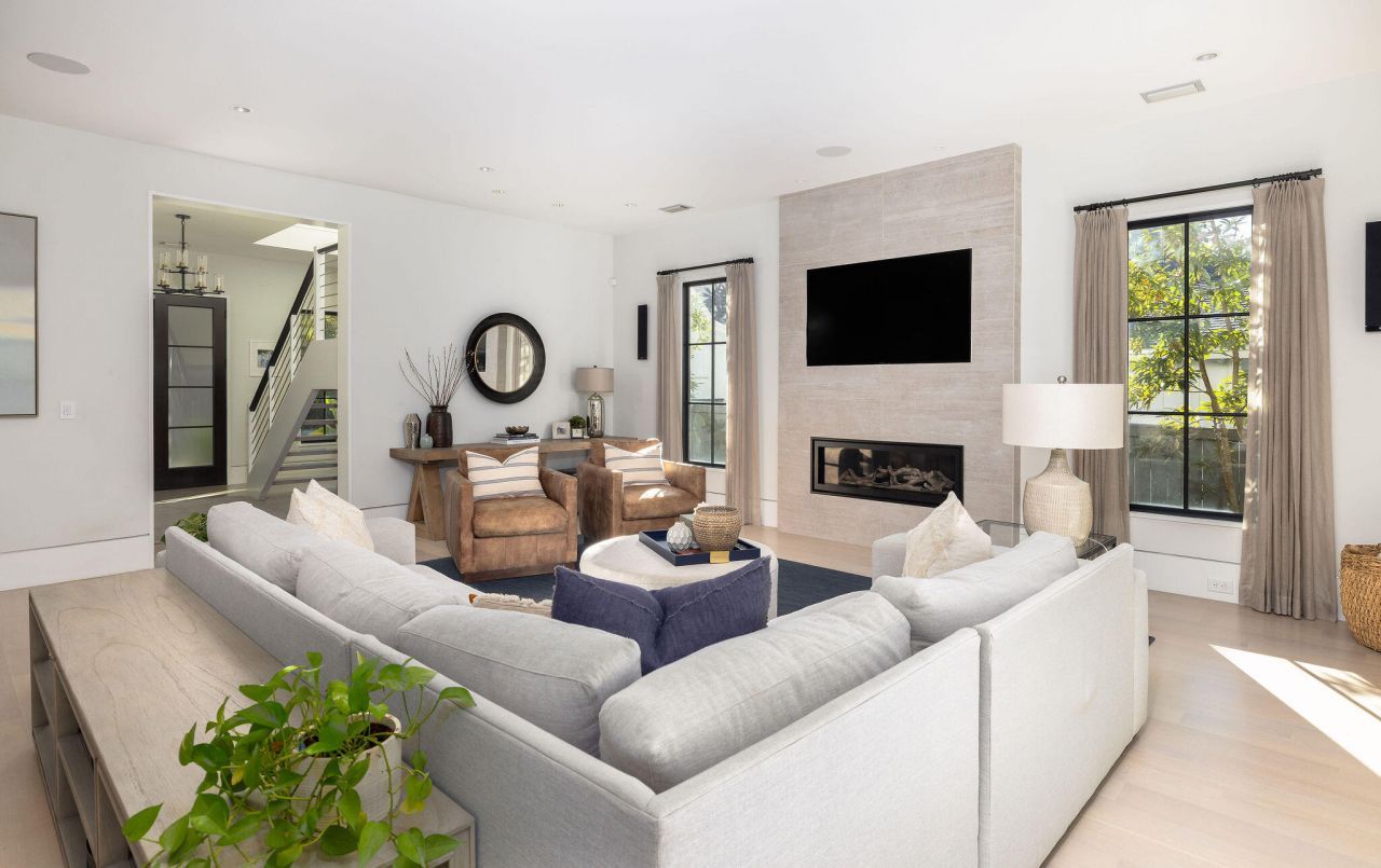 341 Bridgetown Pass Photo 5