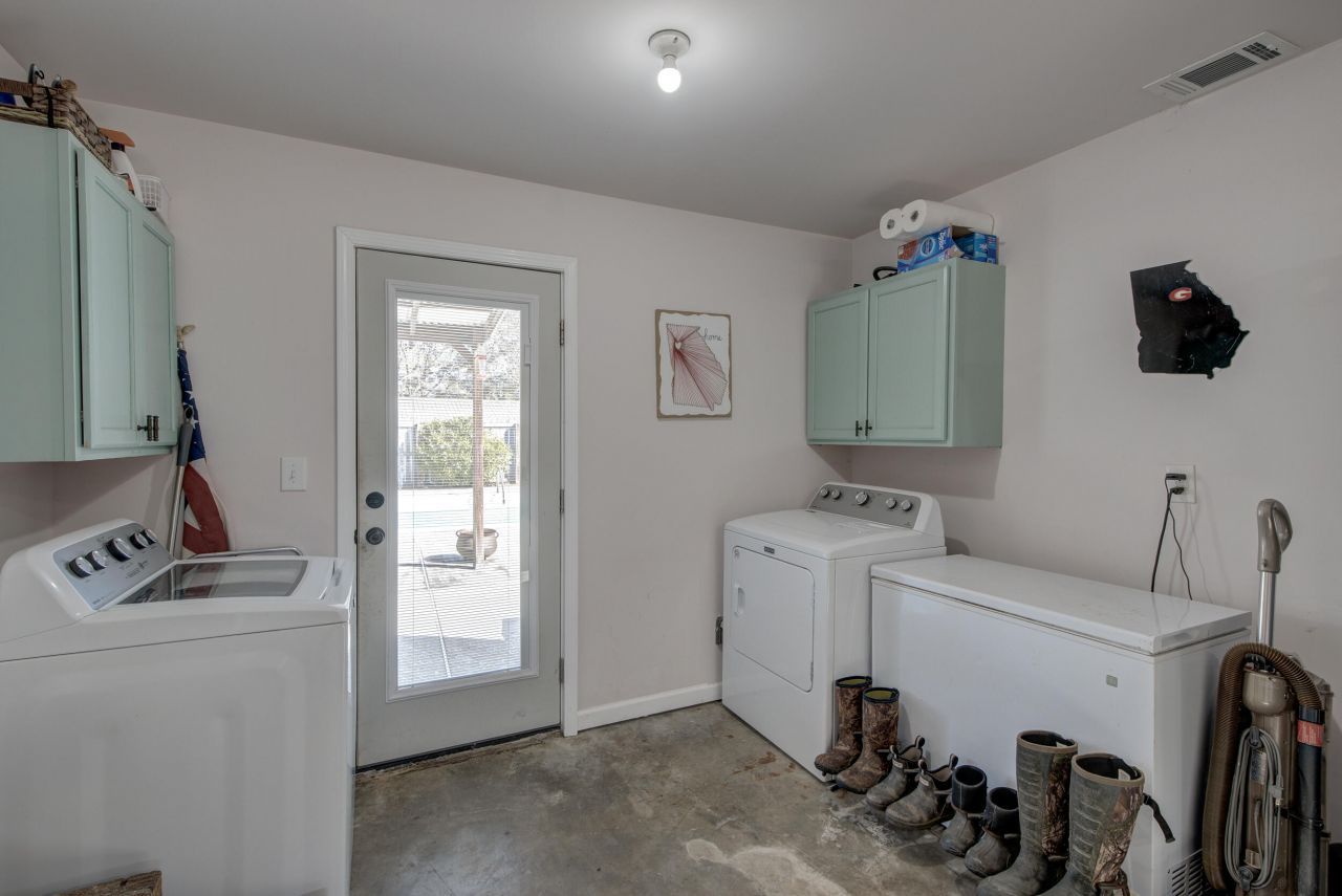 214 Cornet Street Photo 44