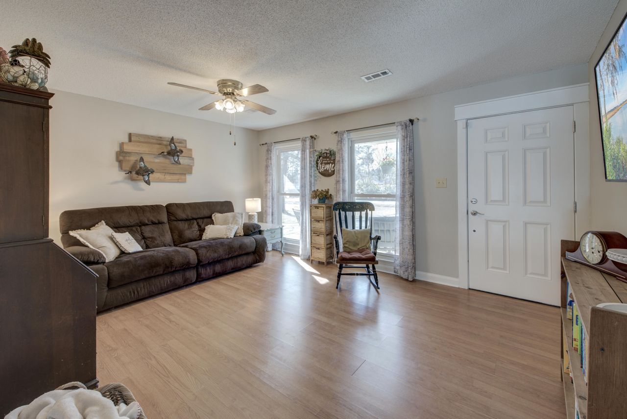 214 Cornet Street Photo 6