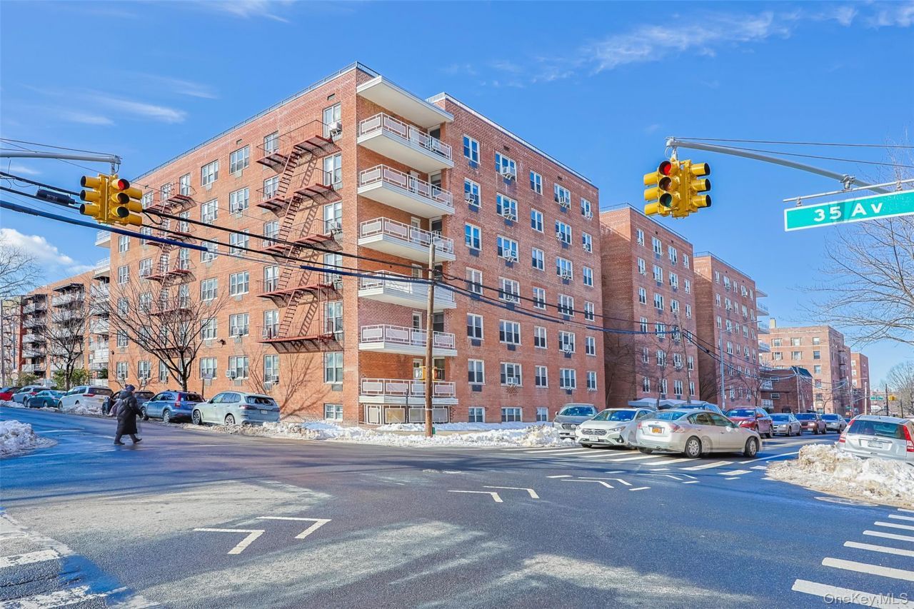 3420 Parsons Boulevard, Unit 3G, Flushing, NY 11354 Main Photo