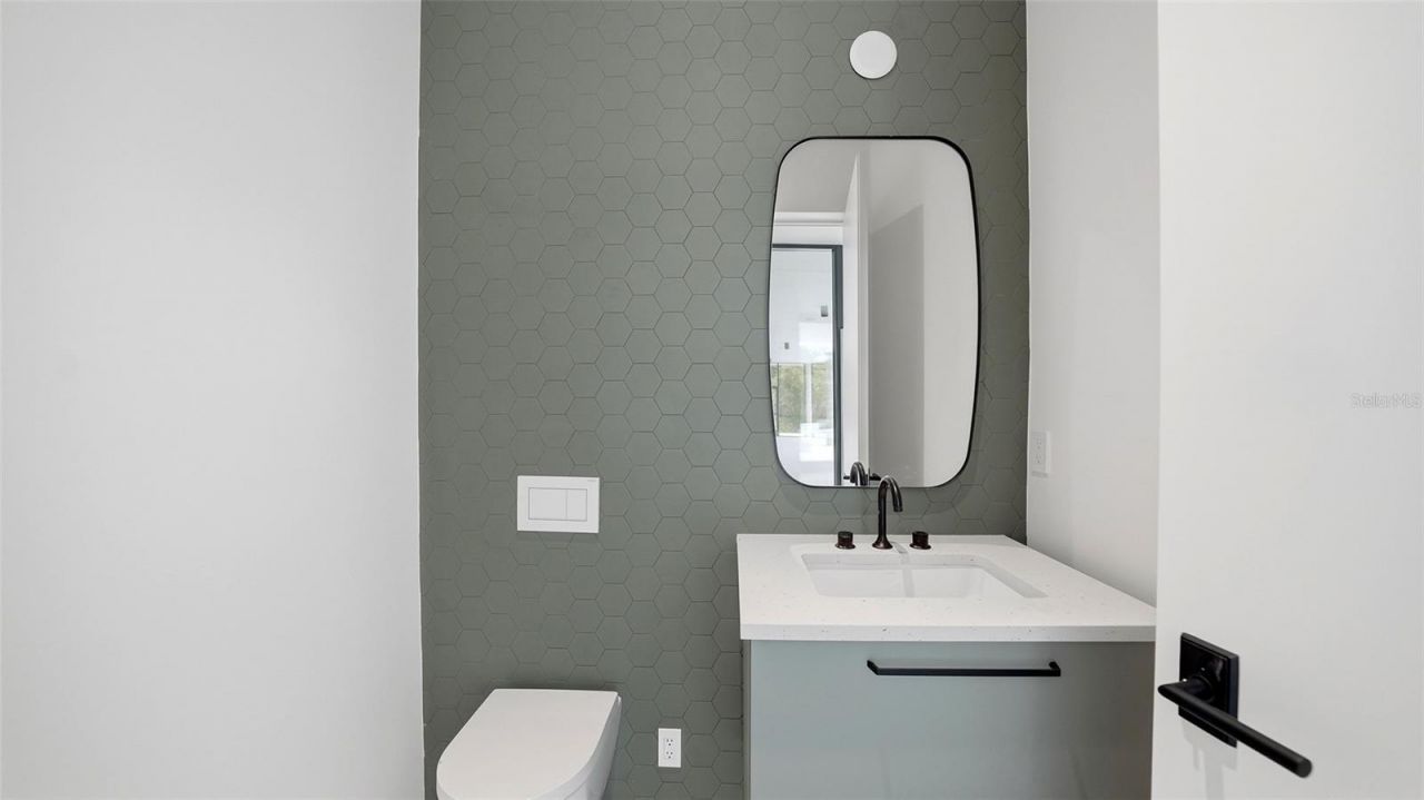 359 N Shore Drive, Sarasota, FL 34234 Photo