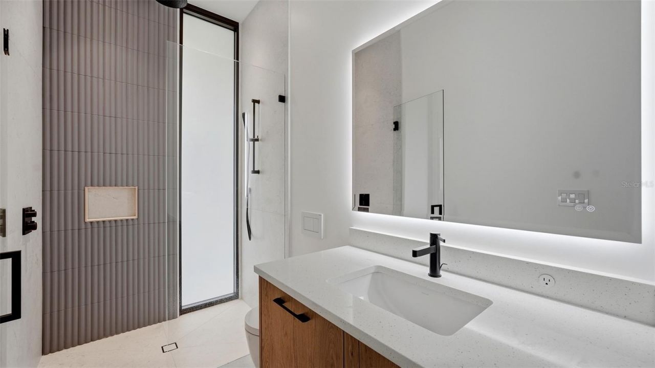 359 N Shore Drive, Sarasota, FL 34234 Photo