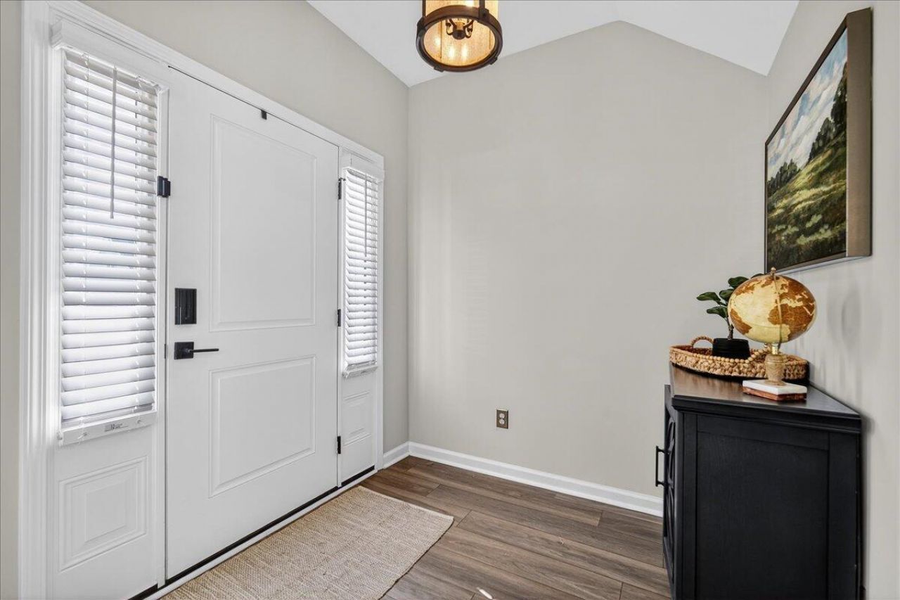 604 Dunswell Drive Photo 4