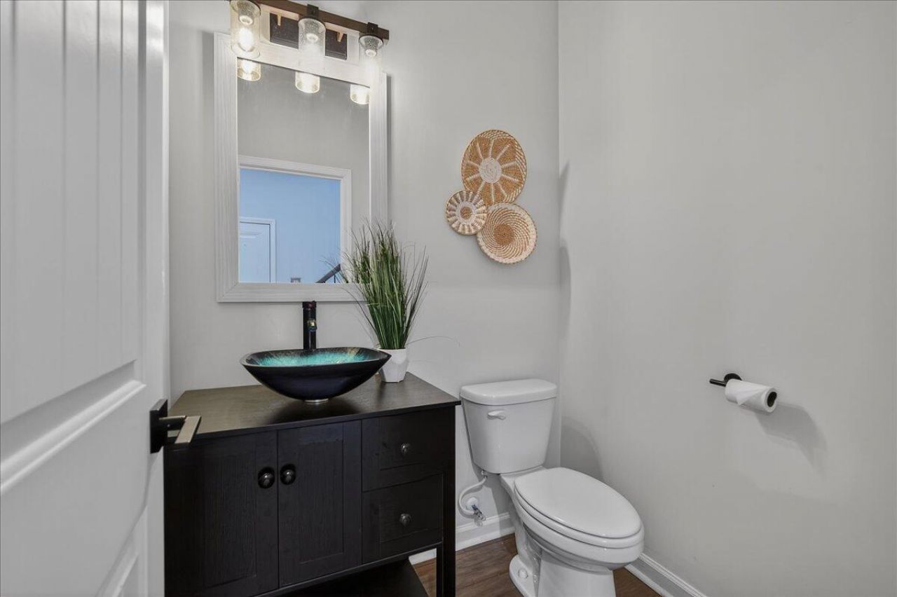 604 Dunswell Drive Photo 9