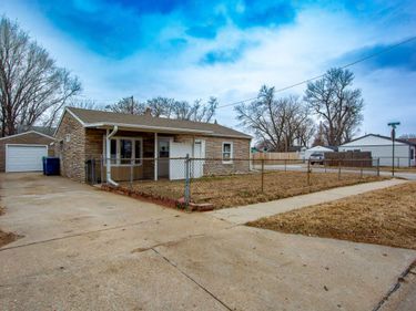 1103 SILVER Lane, CARTER LAKE, IA 51510