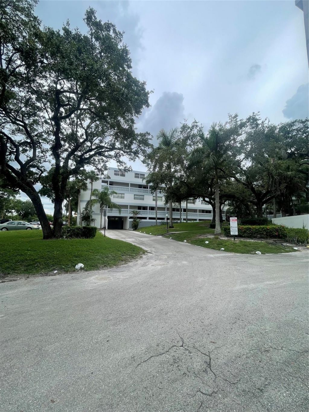 3301 Spanish Moss Terrace, Unit 610, Lauderhill, FL 33319 Photo