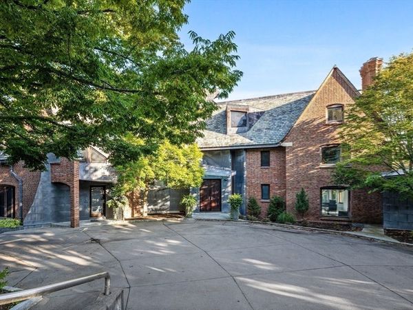 55 Leicester St, Brookline, MA 02445