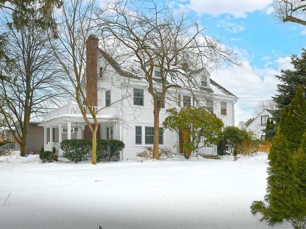 198 Warner Avenue, Roslyn Heights, NY 11577