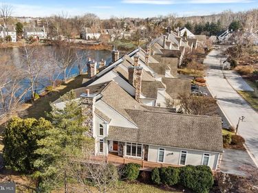 211 SHORELINE DRIVE, BERWYN, PA 19312