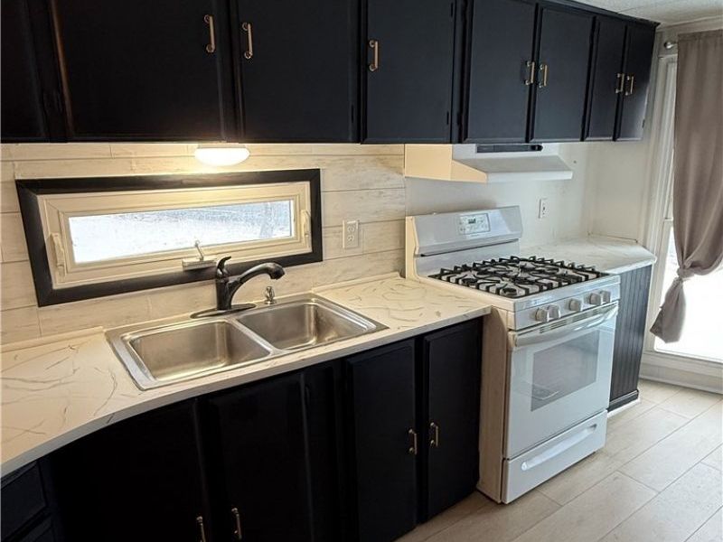 13675 Cleveland Avenue NW, Uniontown, OH 44685 Photo 4