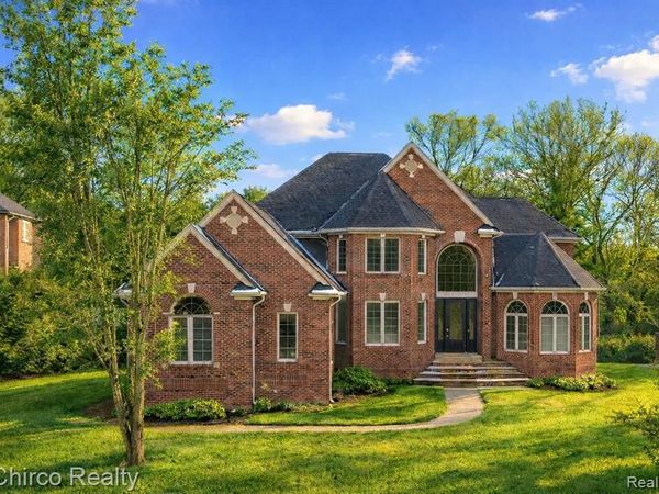 755 Majestic Drive, Rochester Hills, MI 48306