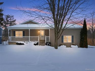 3973 Silver Valley Drive, Lake Orion Vlg, MI 48359
