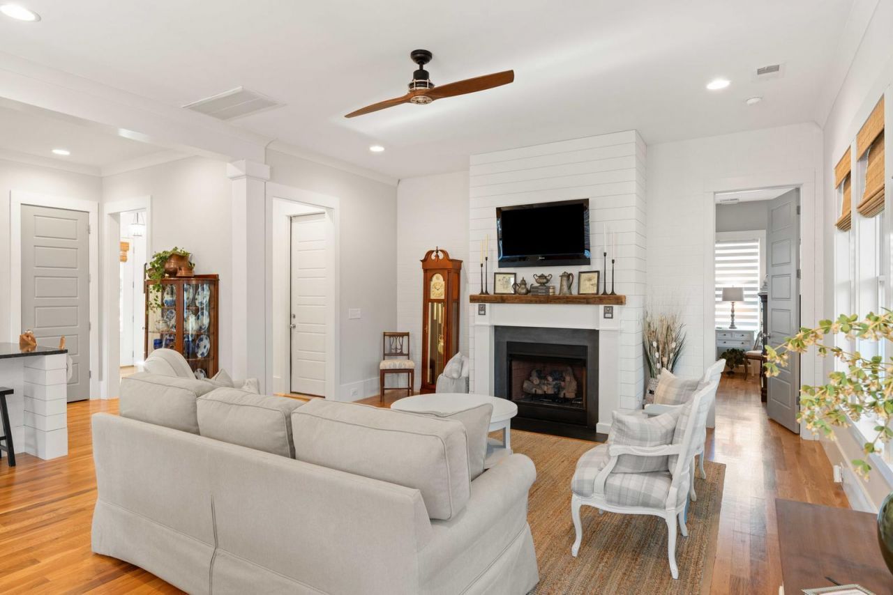 2540 Charter Oaks Drive Photo 14