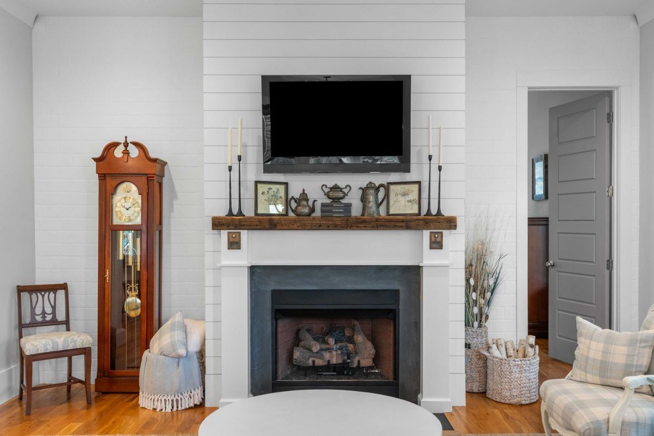 2540 Charter Oaks Drive Photo 15