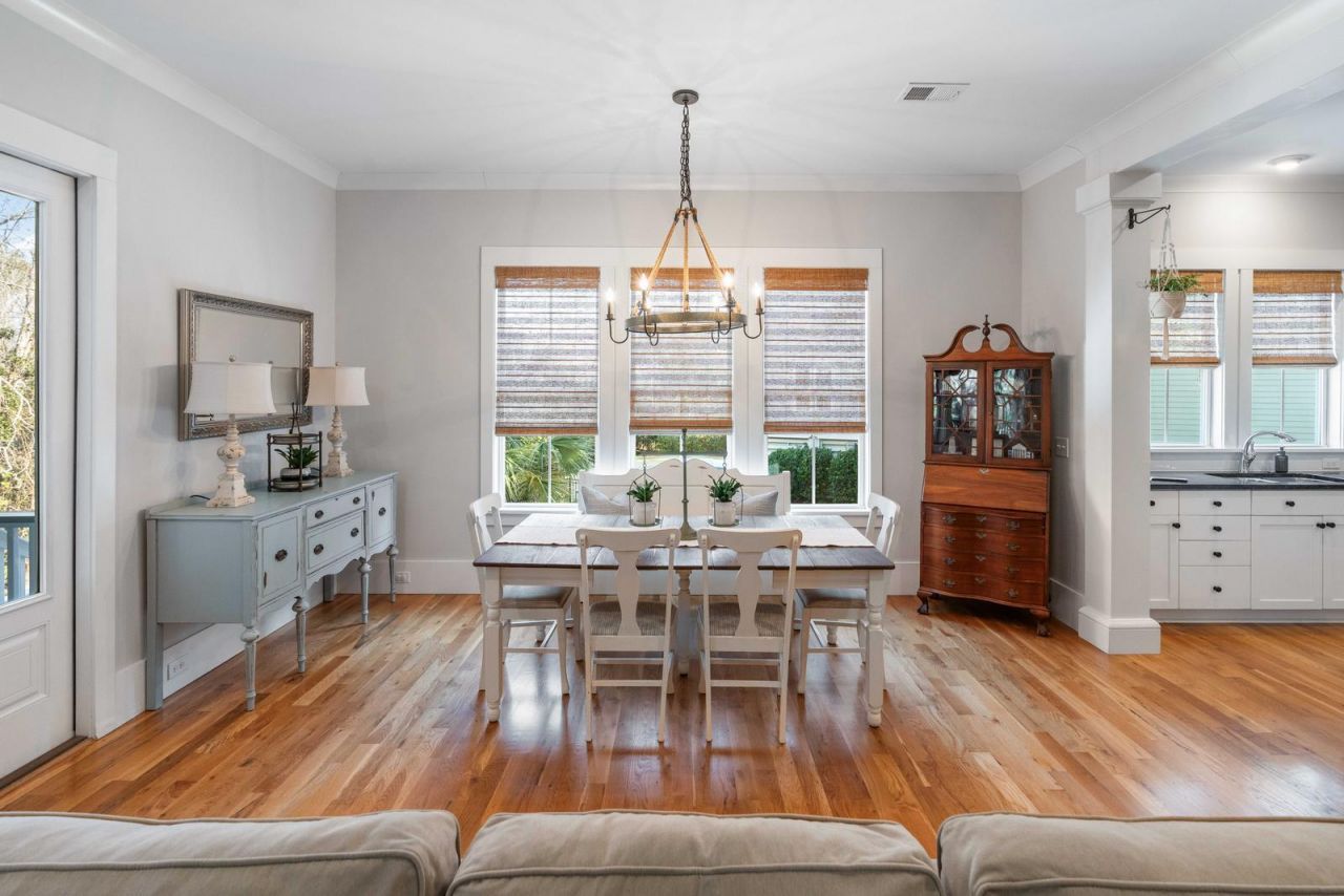 2540 Charter Oaks Drive Photo 17