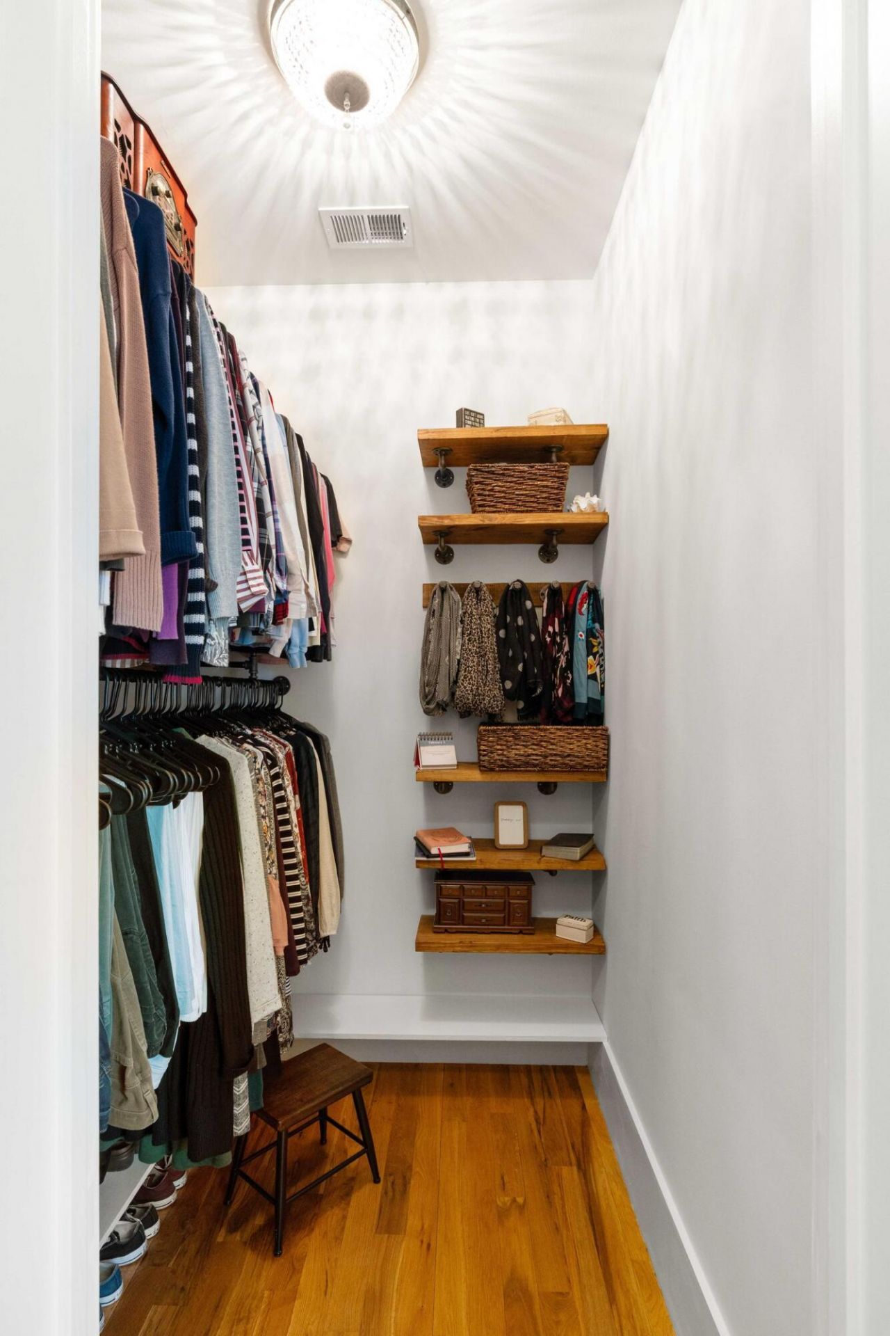 2540 Charter Oaks Drive Photo 23