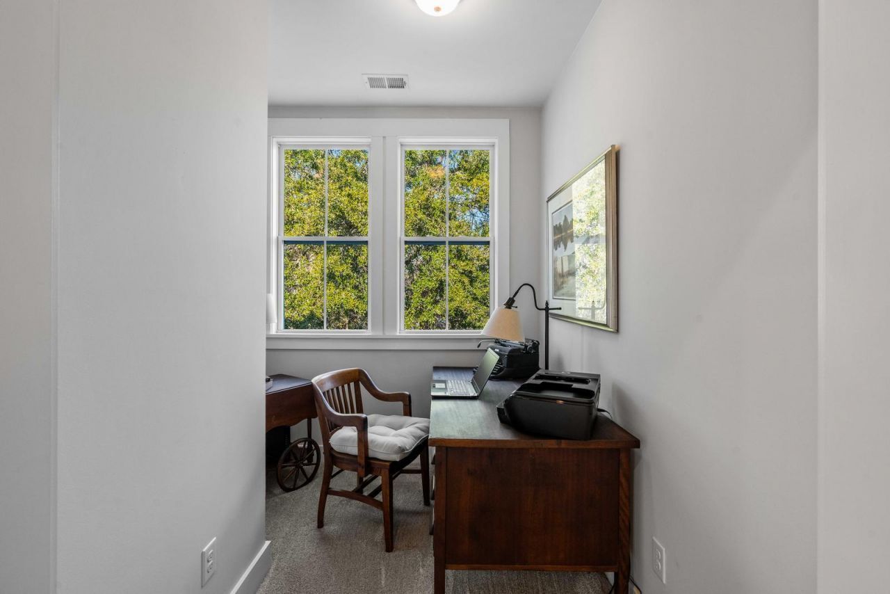 2540 Charter Oaks Drive Photo 27