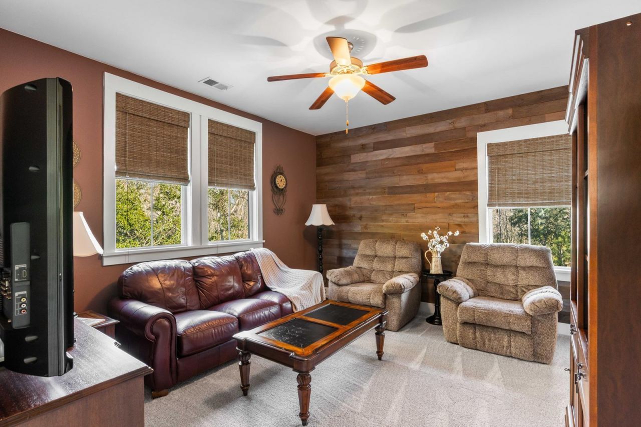 2540 Charter Oaks Drive Photo 34