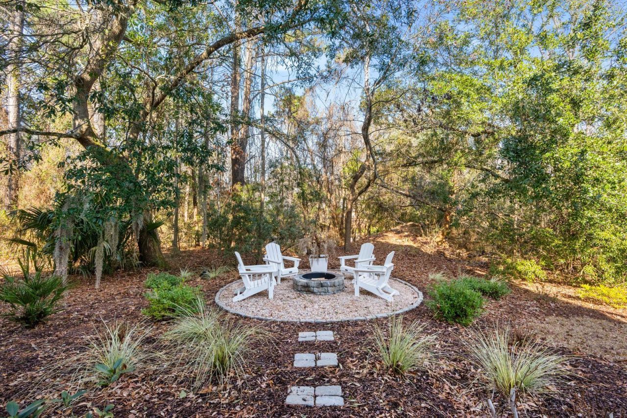 2540 Charter Oaks Drive Photo 38