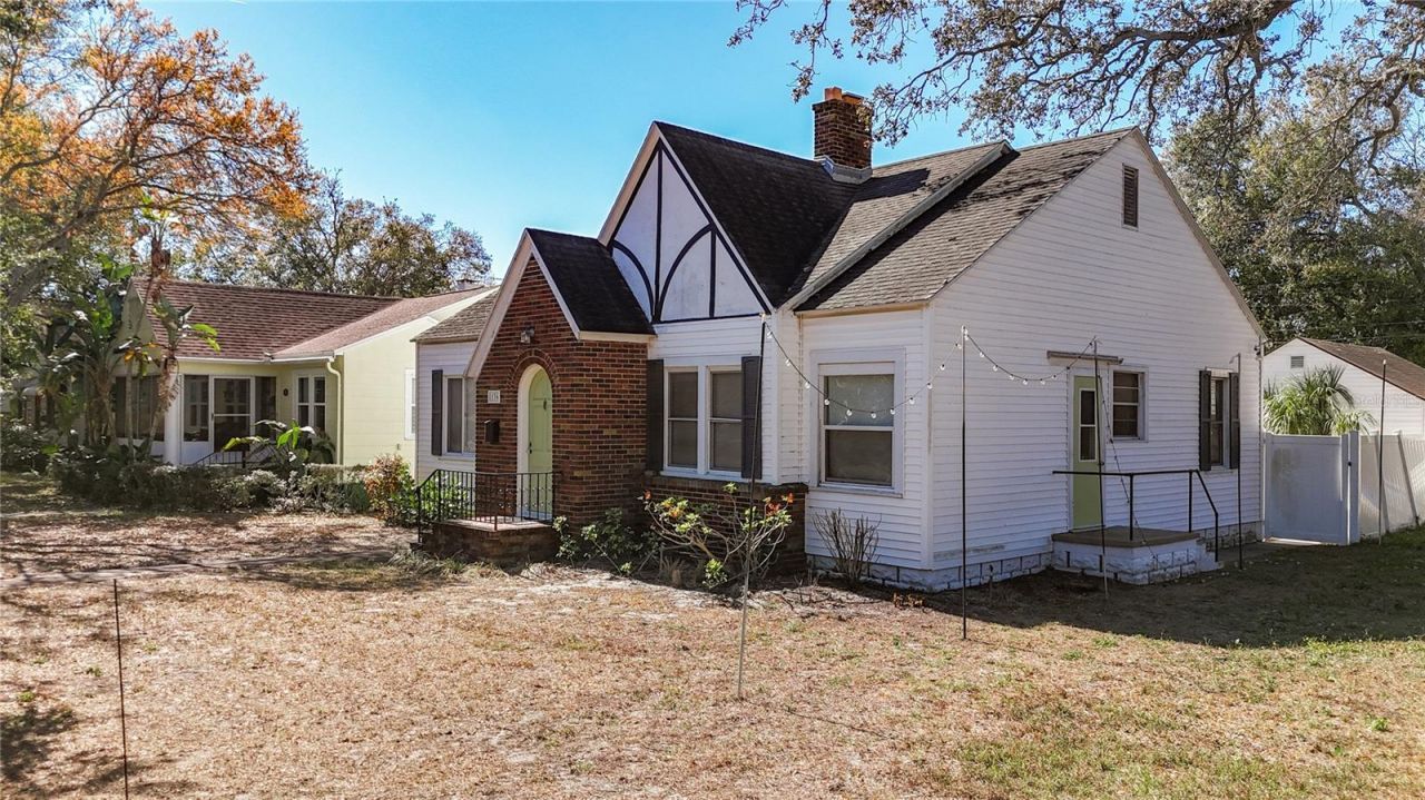 1136 12th Street N, Saint Petersburg, FL 33705 Main Photo