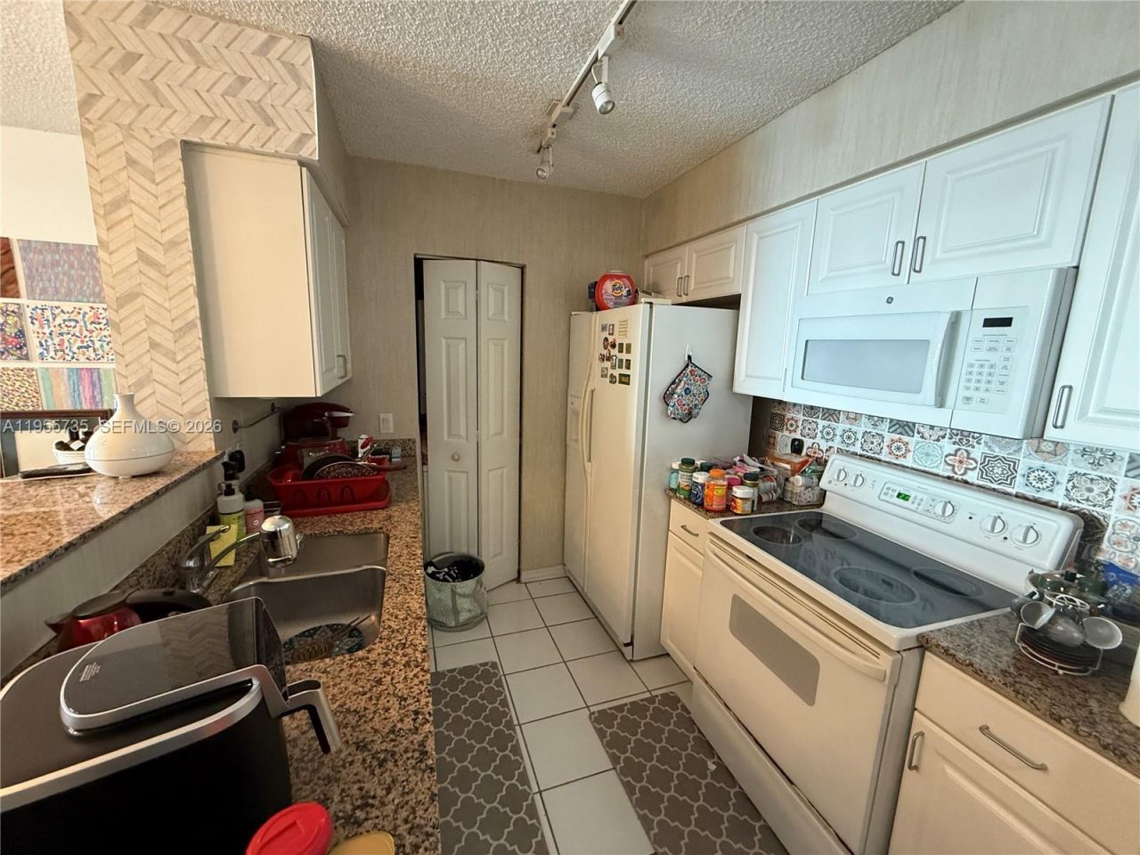 1155 Brickell Bay Dr , Unit 1006, Miami, FL 33131 Photo