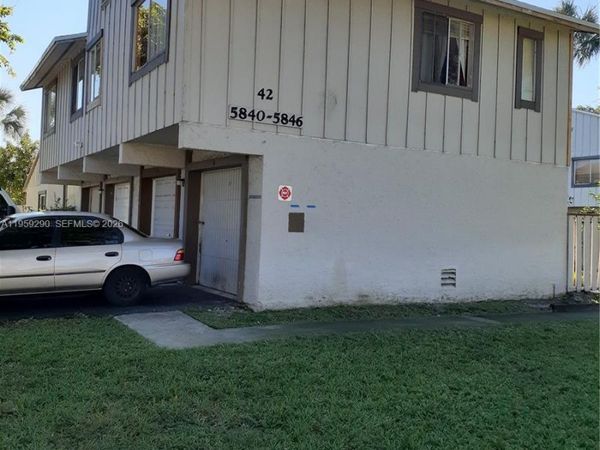 5842 NW 21st St, Unit 42-B, Lauderhill, FL 33313