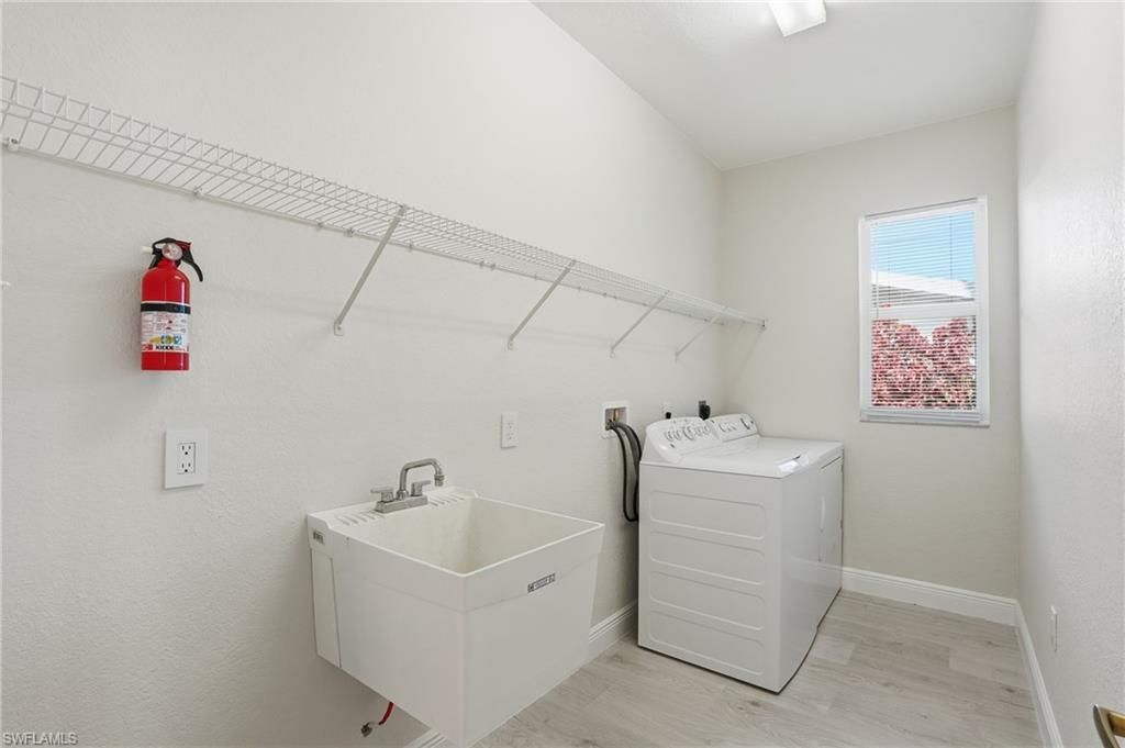 5267 Stratford Ct, Cape Coral, FL 33904 Photo