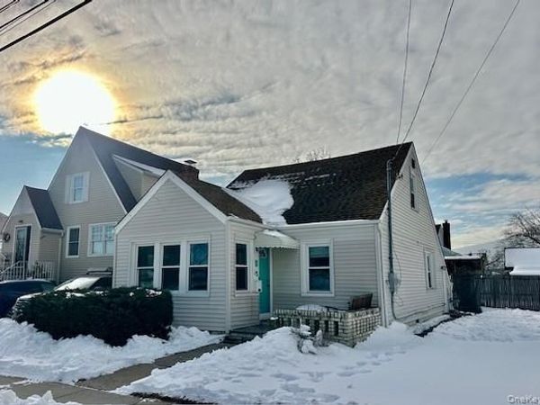 9 Hamilton Avenue, Island Park, NY 11558