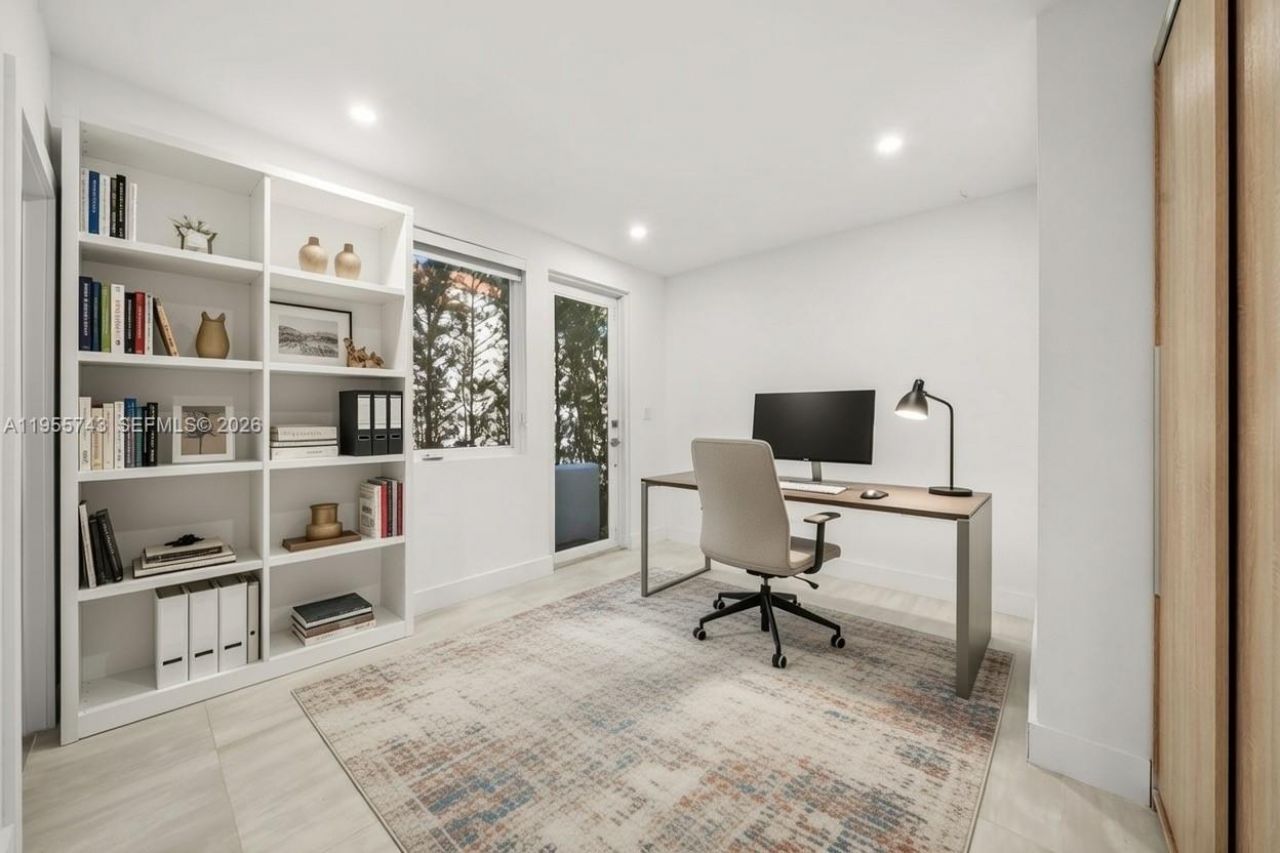 3166 Royal Palm Ave, Miami Beach, FL 33140 Photo